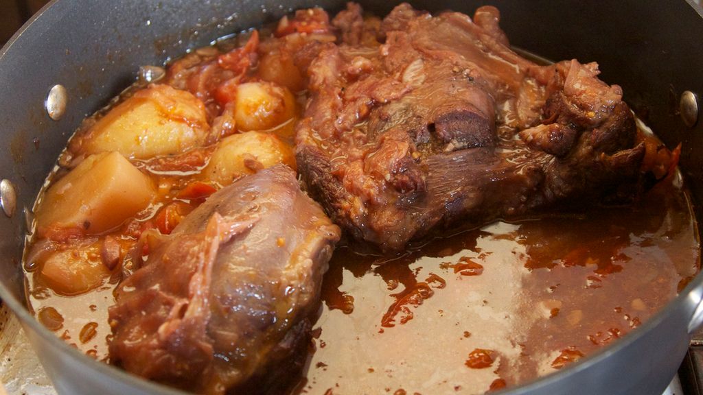 Duszona goleń tylna z wołowiny nowozelandzkiej (mięso i tłuszcz)