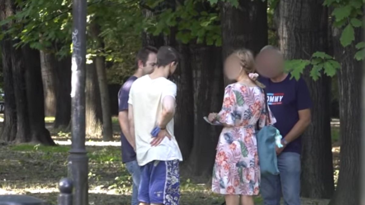 Hodowcy  psów sprzedali mopsa bezdomnemu zoofilowi. 