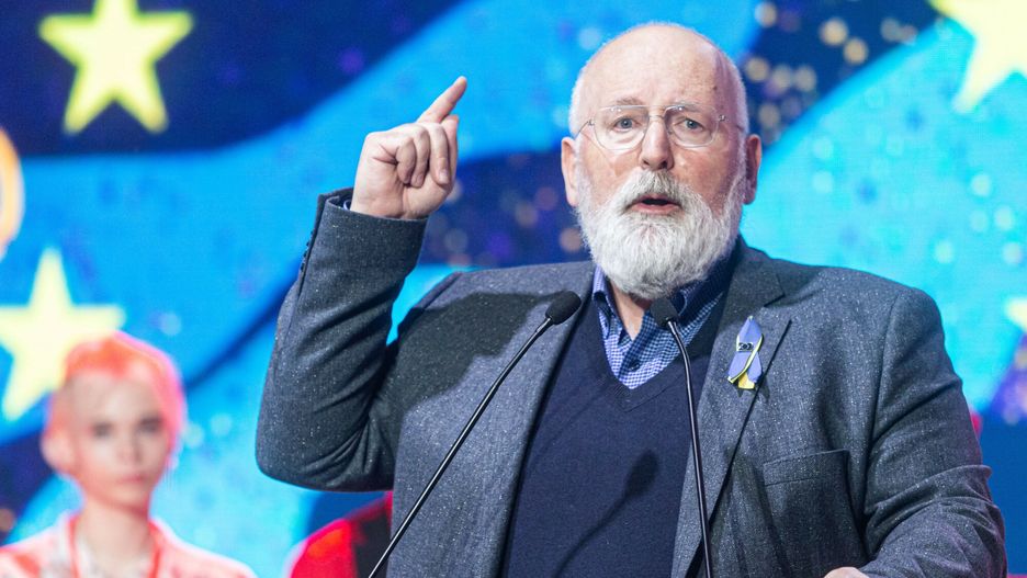 Timmermans się ugiął. Zrezygnował z ogromnej odprawy