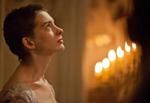''The Shower'': Anne Hathaway walczy z obcymi