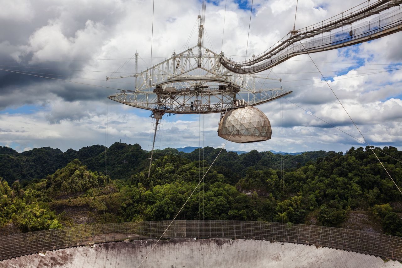 Zawalił się gigantyczny, 300-metrowy radioteleskop Arecibo