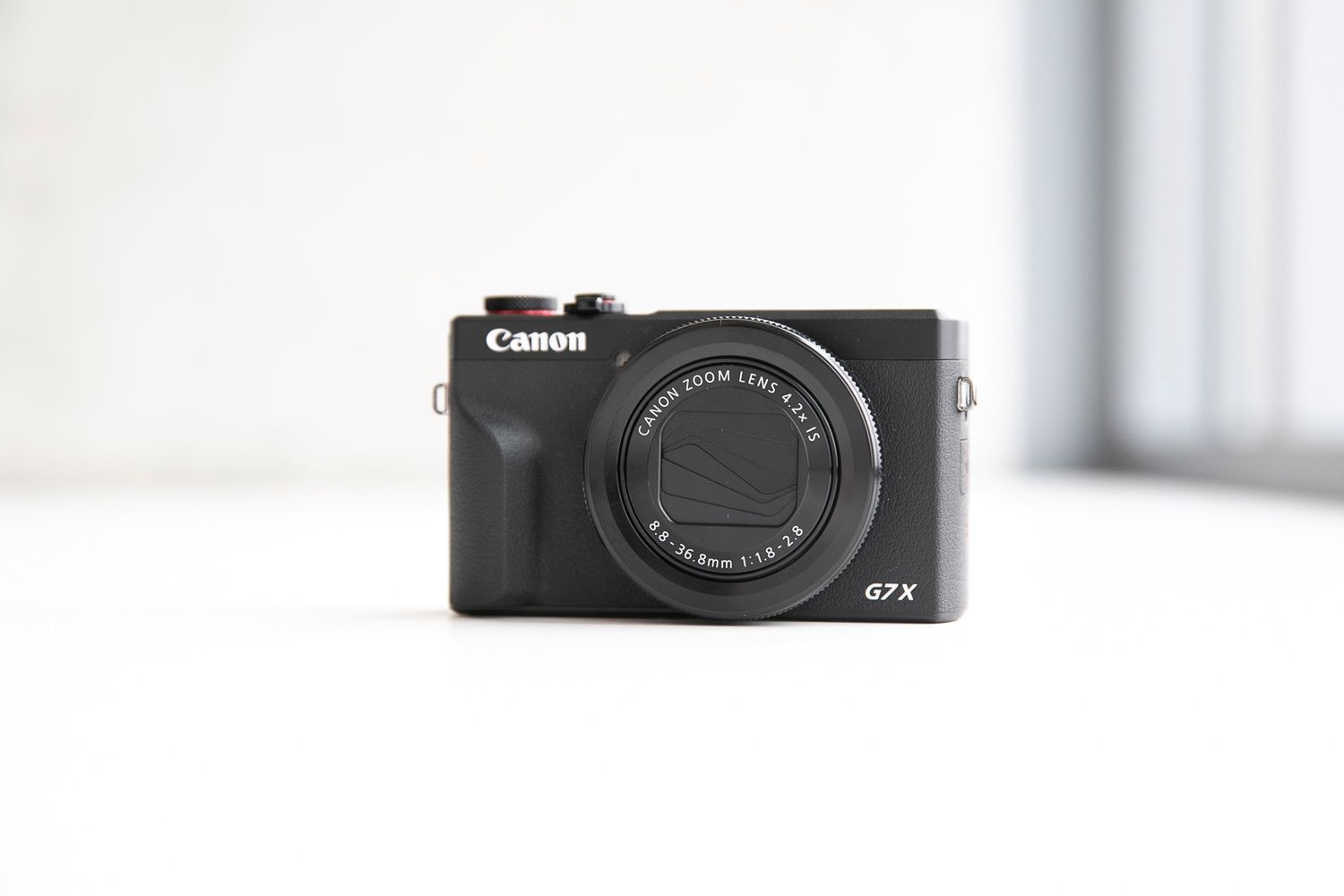 Canon Powershot G7X Mark III - aparat do vlogów, który mieści się w kieszeni 2