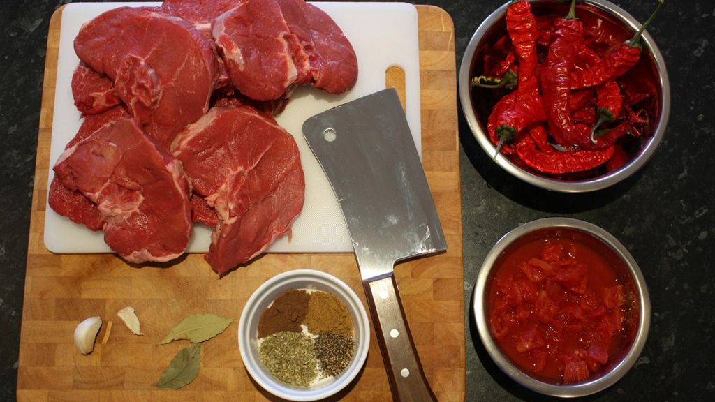 Surowa goleń tylna z wołowiny nowozelandzkiej (mięso i tłuszcz)