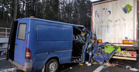 Koszmar o poranku. Jedna osoba nie żyje. 8 jest rannych