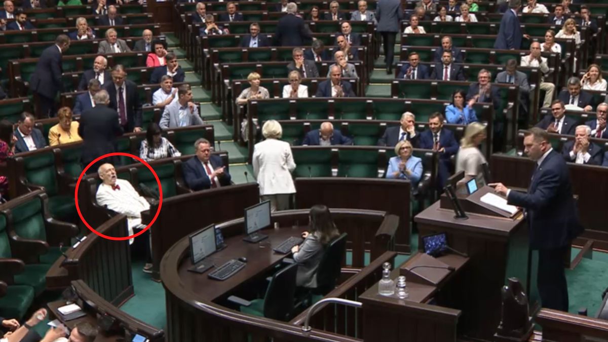Janusz Korwin-Mikke spał podczas przemówienia Przemysława Czarnka