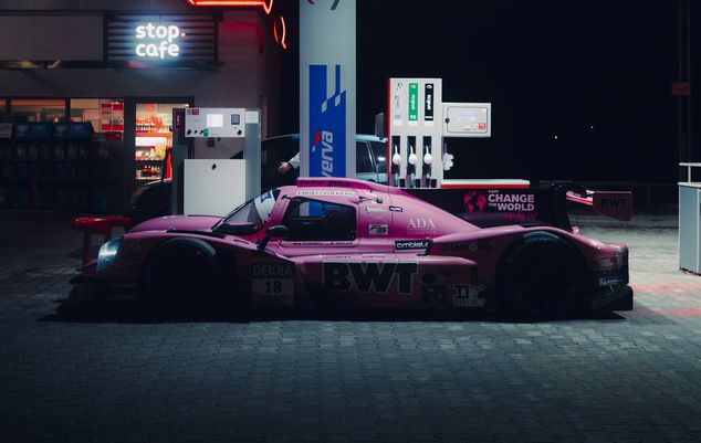 Auto ekipy BWT Mucke Motorsport na polskiej stacji paliw (fot. Carsbypaciorek)
