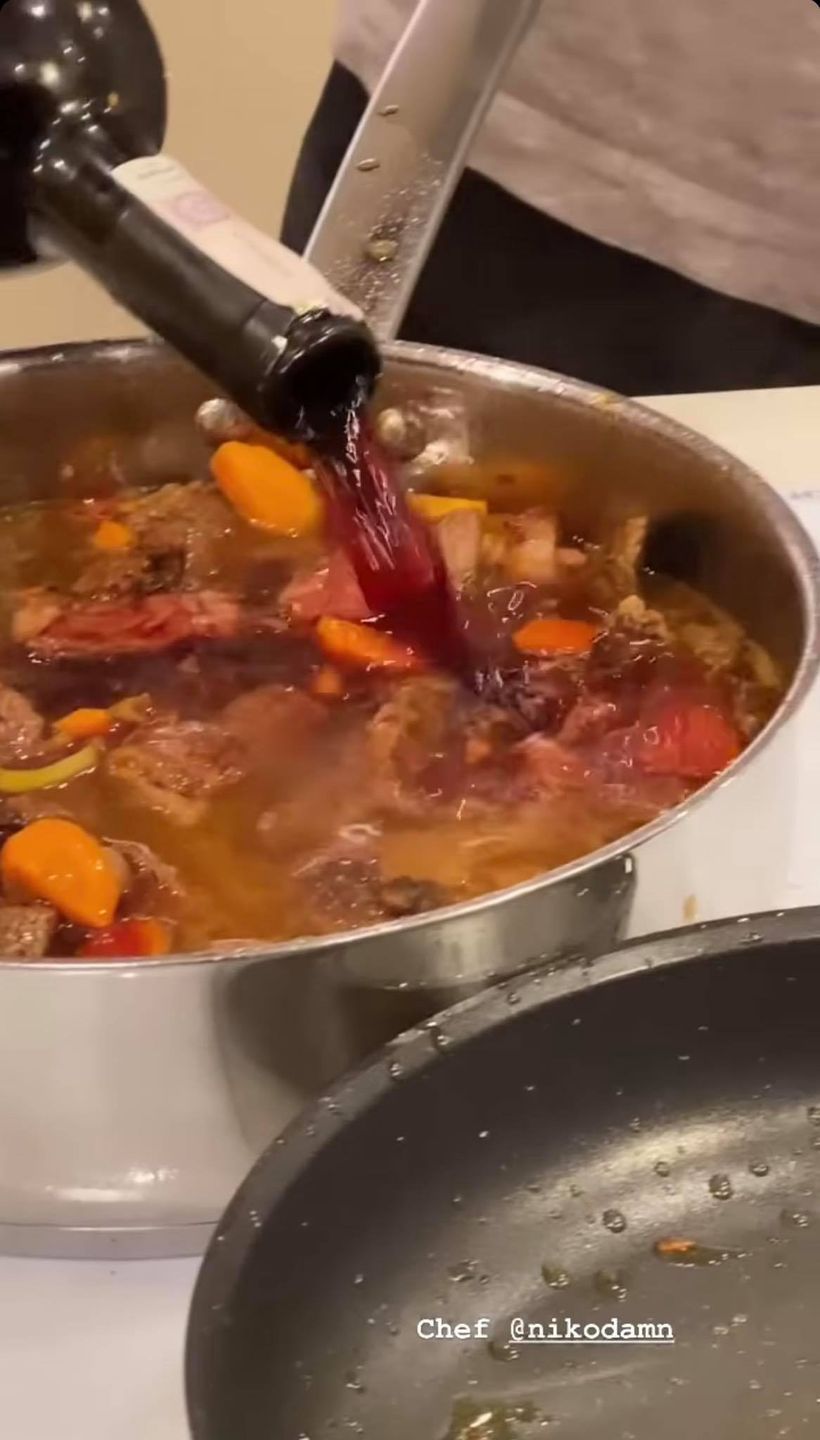 Nikodem Rozbicki gotuje ramen