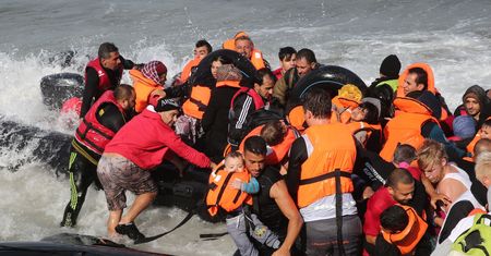 "Nie ma kontroli nad granicą". Tylko jednego dnia dotarło 828 migrantów