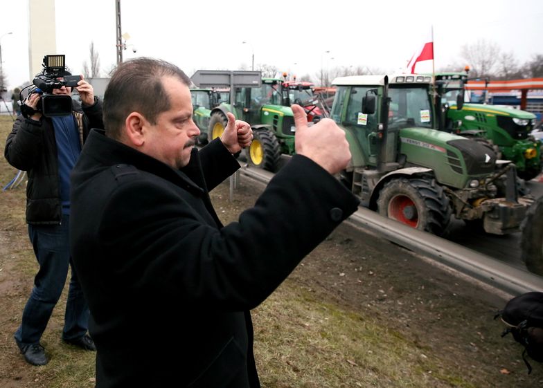 Przywódca OPPZ Rolników jest Sławomir Izdebski, były senator.<br> Po spotkaniu z ministrem Sawickim domaga się dymisji rządu
