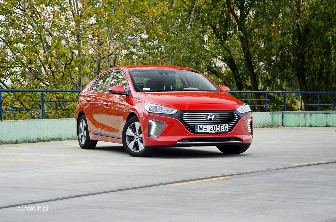 Hyundai Ioniq plug-in: hybryda doskonała i przeciętny kompakt