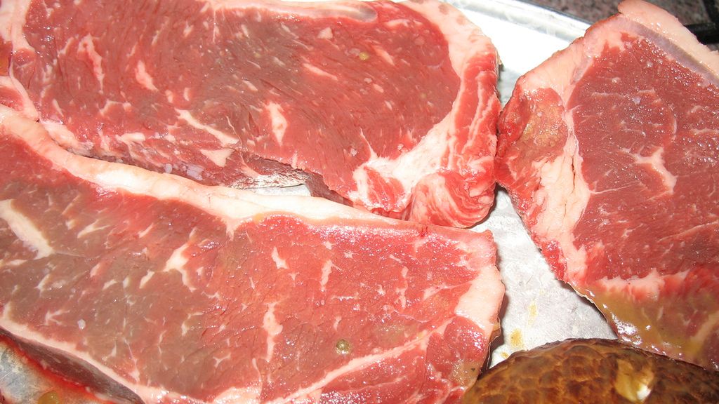 Surowy rostbef z wołowiny nowozelandzkiej (mięso i tłuszcz)