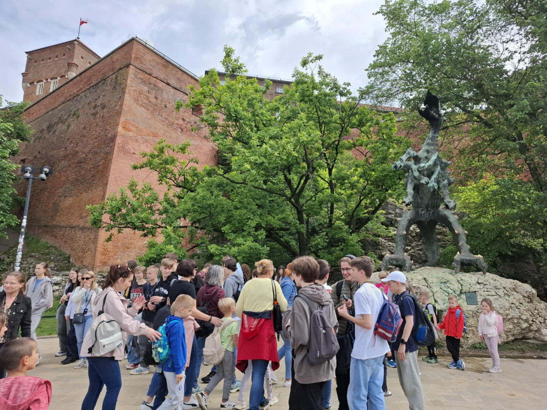 We wtorek (27 maja) przy legendarnym symbolu Krakowa gromadziły się bardzo dużo osób