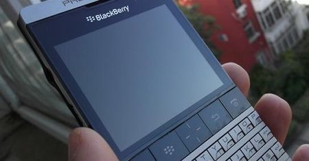 Nietypowy BlackBerry 9980 przyłapany w realu [zdjęcia]