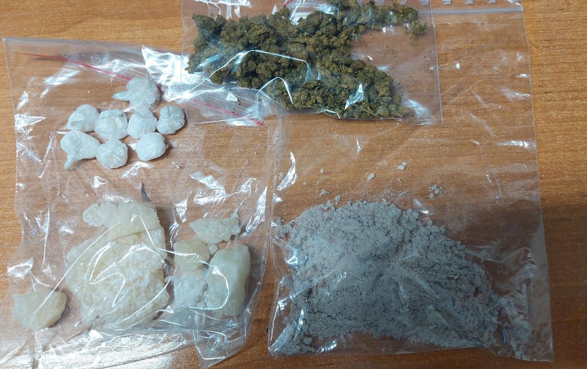 Sam wezwał policję. W jego mieszkaniu znaleziono narkotyki