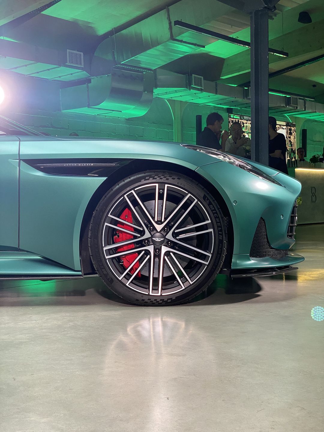 Aston Martin DB12 – polska premiera