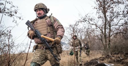 "Rak zżera Ukrainę". Generał wyjaśnia powody porażek na froncie