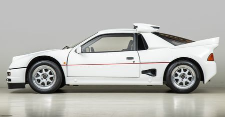 Legendarny Ford RS200 Evolution na sprzedaż. Jest inny niż pozostałe 24 sztuki