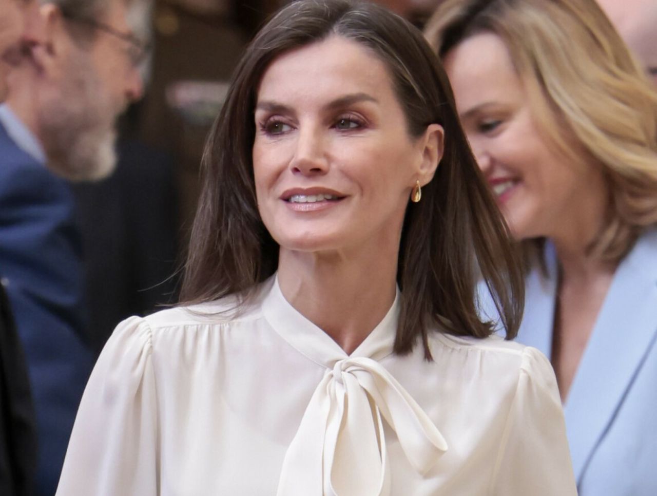 Podąża za trendami. Królowa Letizia wskoczyła w skórzane spodnie