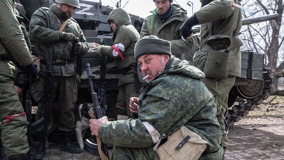 DNR (Donetsk People's Republic) fighters take cover behindMARIUPOL, UKRAINE - 2022/03/27: DNR (Donetsk People's Republic) fighters take cover behind an abandoned tank on a frontline position in the centre of Mariupol. The battle between Russian / Pro Russian forces and the defending Ukrainian forces led by the Azov battalion continues in the port city of Mariupol. (Photo by Maximilian Clarke/SOPA Images/LightRocket via Getty Images)SOPA Imagesannexation, attack, devastation, fight, invasion, kiev, russian, war against ukraine, humanitarian crisis, tank, vehicule, transport, man, male, dnr, soldier, soldiers, hide, guns, weapons