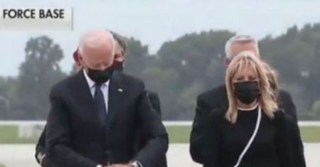 Wpadka Joe Bidena. "Nudził się" w tak ważnym momencie?