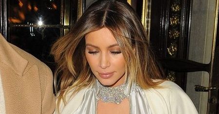 Kim Kardashian śmiało prezentuje biust! Piersi celebrytki główną atrakcją modowej imprezy