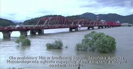 Tajfun uderzył w środkową Japonię, zmuszając pół miliona mieszkańców do ewakuacji