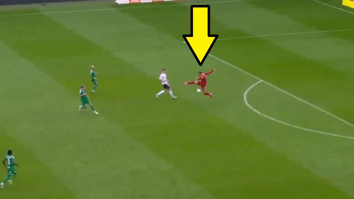 Twitter / Screen / Canal+Sport / Na zdjęciu: Mileta Rajović wykorzystał fatalny błąd Filipa Majchrowicza