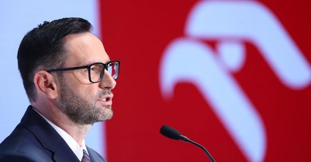 Ile Daniel Obajtek zarobi w Parlamencie Europejskim? Porównali pensje w Orlenie i Brukseli