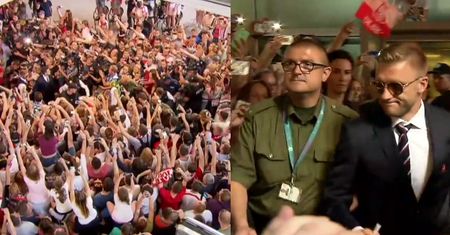 Tysiące kibiców witają reprezentację Polski na lotnisku!
