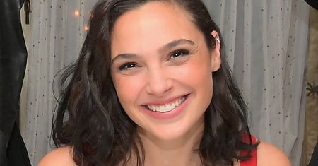 Gal Gadot URODZIŁA! Filmowa Wonder Woman pokazała twarz nowo narodzonej córeczki! (FOTO)