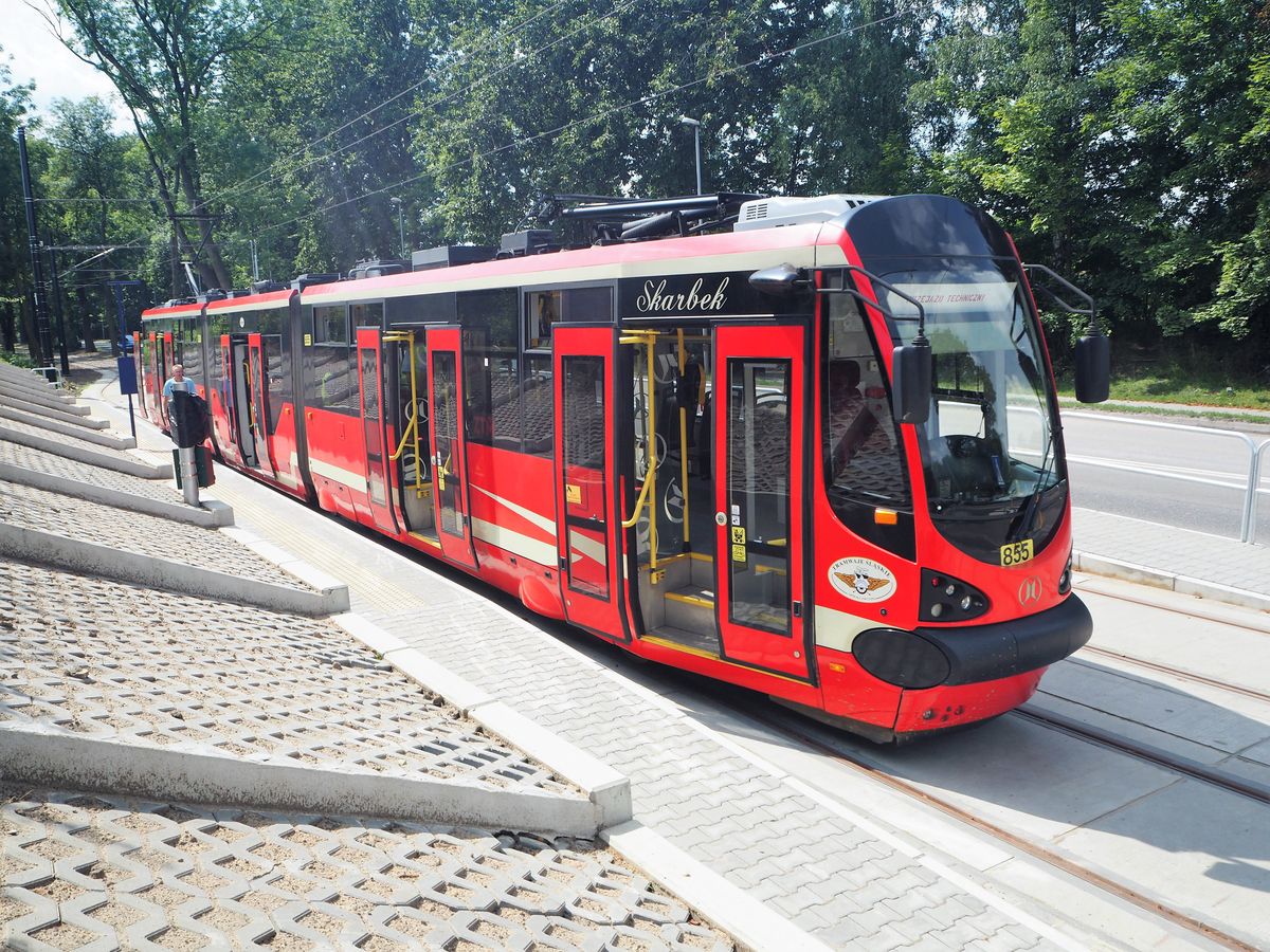 Ruda Śląska. Po remoncie torowiska w Goduli tramwaje wracają na tory.