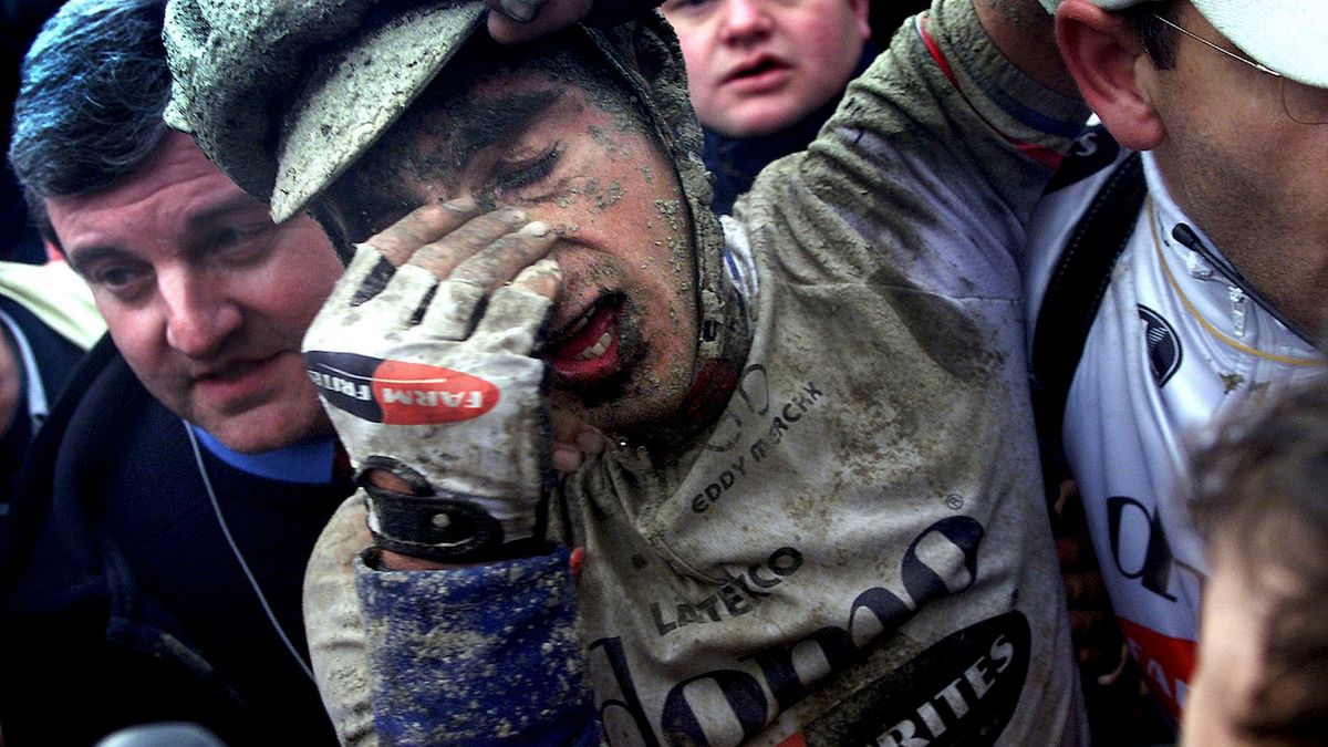 Ból, łzy, błoto, wyczerpanie organizmu To zdjęcie z 2001 roku, kiedy to Servais Knaven wygrał Paryż-Roubaix