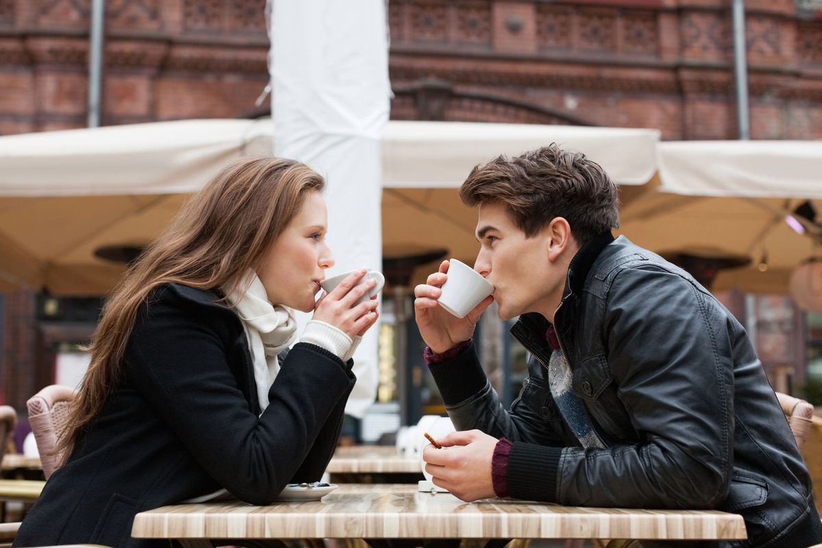 "Słodka ściema" to nowy randkowy trend, który zrujnuje twoje życie uczuciowe