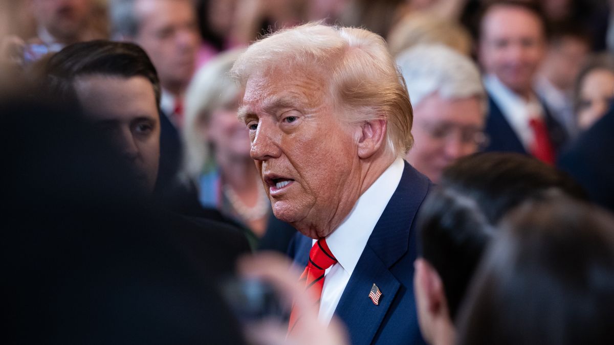 US President Donald Trump departs a signing ceremony for an executive order banning transgender women from women's sports in the East Room of the White House in Washington, DC, USA, 05 February 2025. EPA/FRANCIS CHUNG / POOL Dostawca: PAP/EPA.