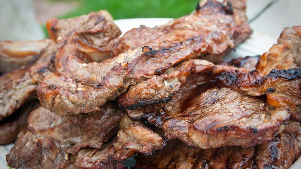 Opiekany rostbef wołowy T-bone (mięso i tłuszcz, III klasa mięsa)