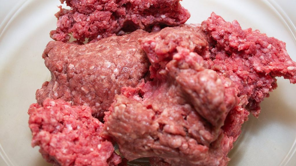 Surowe mięso mielone z wołowiny (97% mięsa, 3% tłuszczu)