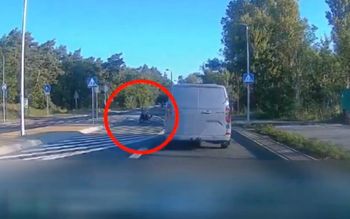 Toruń: Groźne wyprzedzanie — pieszy z psem w niebezpieczeństwie