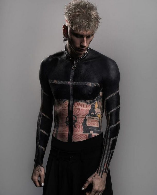 Machine Gun Kelly pokazał nowy tatuaż