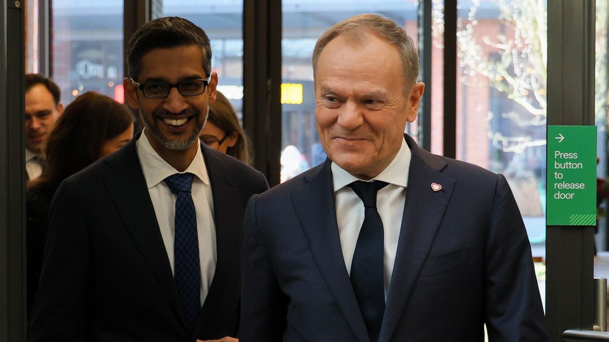 Donald Tusk, Sundar Pichai
Warszawa, 13.02.2025. Premier RP Donald Tusk (P) oraz dyrektor generalny Alphabet i Google Sundar Pichai (L) podczas powitania, przed spotkaniem w Google for Startups w Warszawie, 13 bm. (sko) PAP/Pawe� Supernak
Pawe� Supernak
ceo, google, polityk, premier, prezes, spotkanie, wizyta