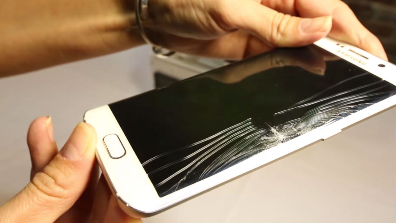 Galaxy S6 Edge wygina się gorzej niż iPhone, tylko czy ktoś się tym przejmie?