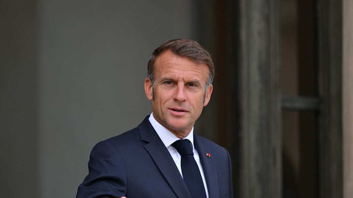 PARIS, FRANCE - AUGUST 27: French President Emmanuel Macron awaits Senegalese President Bassirou Diomaye Faye (not seen) at the Elysee Presidential Palace in Paris, France on August 27, 2025. (Photo by Mustafa Yalcin/Anadolu via Getty Images)