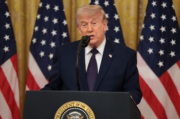 Trump jedzie na badania. Sondaże nie zostawiają złudzeń