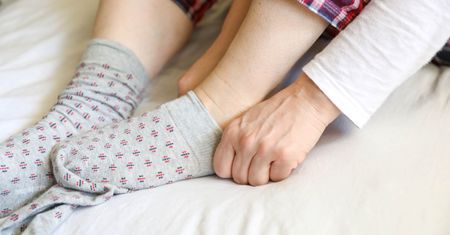 Marzną ci stopy i dłonie nawet w cieple? Krążenie i tarczyca wysyłają ten sam sygnał