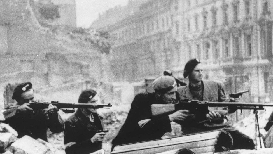 Żołnierze Armii Krajowej podczas Powstania Warszawskiego