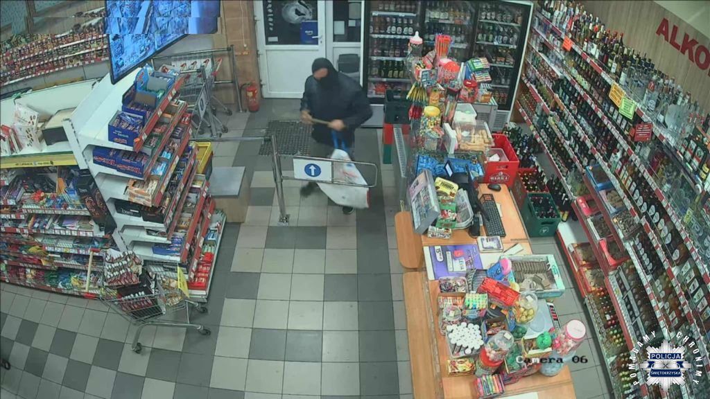 Ostrowiec Świętokrzyski: Wtargnął do sklepu z siekierą i ukradł alkohol