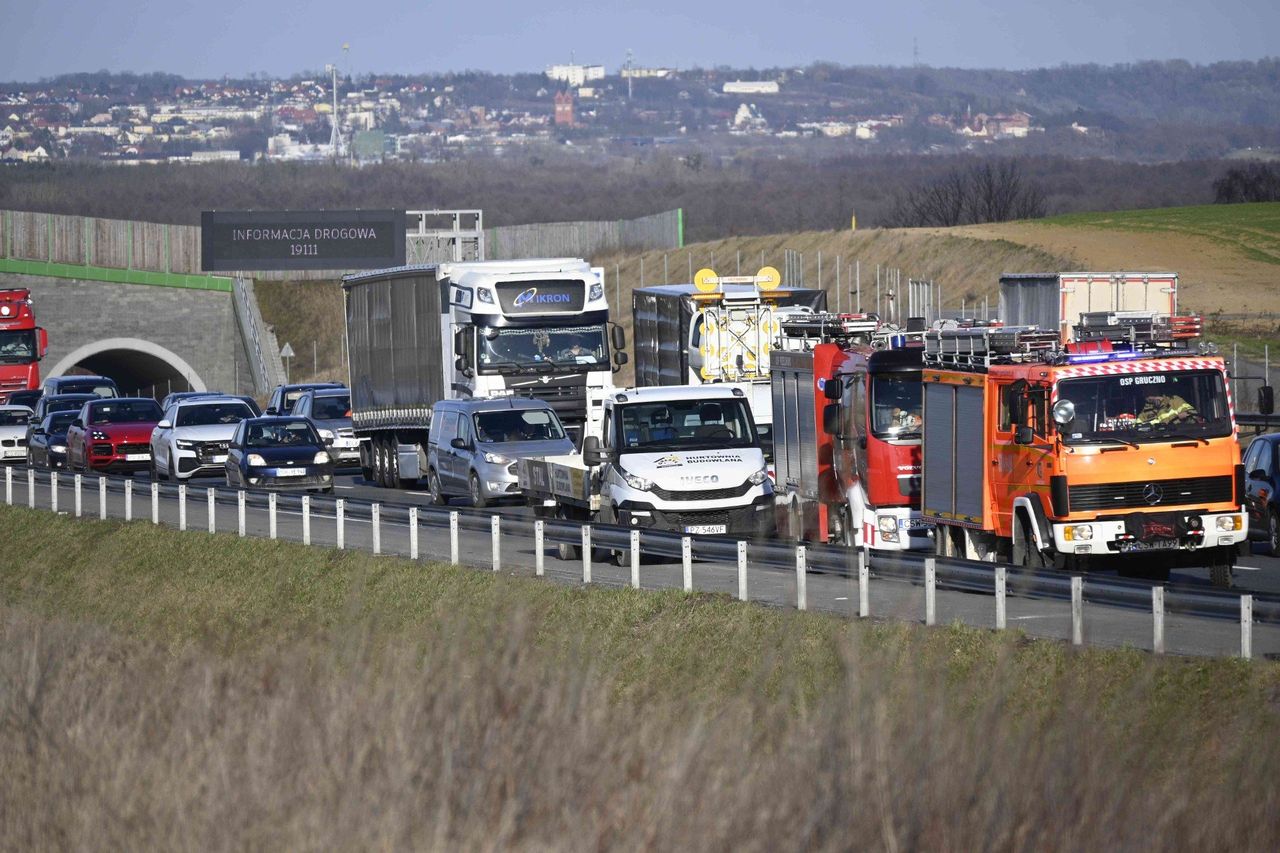Wypadek na drodze ekspresowej S5 w okolicy Żnina. Są utrudnienia