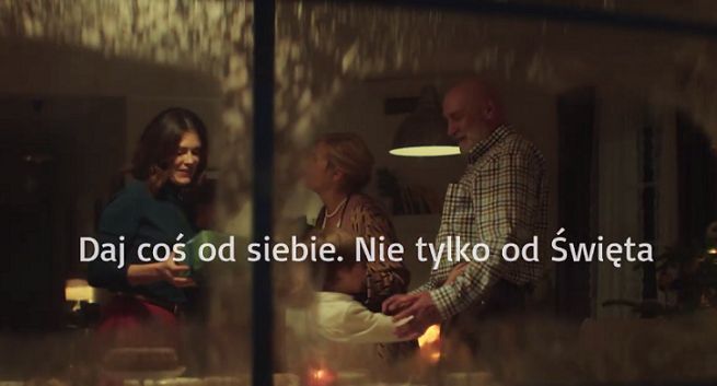 „Daj coś od siebie. Nie tylko od Święta” w bożonarodzeniowej kampanii Tymbarku (wideo)