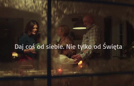 „Daj coś od siebie. Nie tylko od Święta” w bożonarodzeniowej kampanii Tymbarku (wideo)