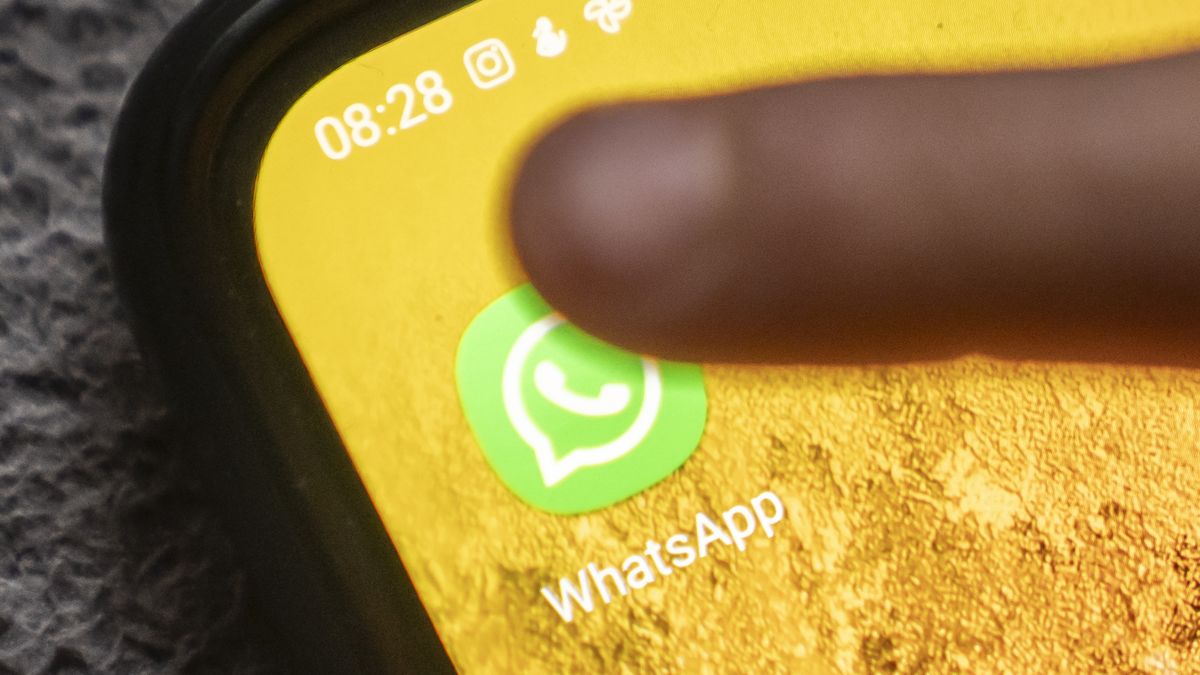 PICTURE POSED BY MODEL A young girl using social media app WhatsApp on a mobile phone, in Leeds. The Government has updated non-statutory guidance on phone use in schools to emphasise they should not be used, and announced it would launch a consultation on an Australia-style social media ban for under-16s. Picture date: Tuesday February 10, 2026. (Photo by Danny Lawson/PA Images via Getty Images)