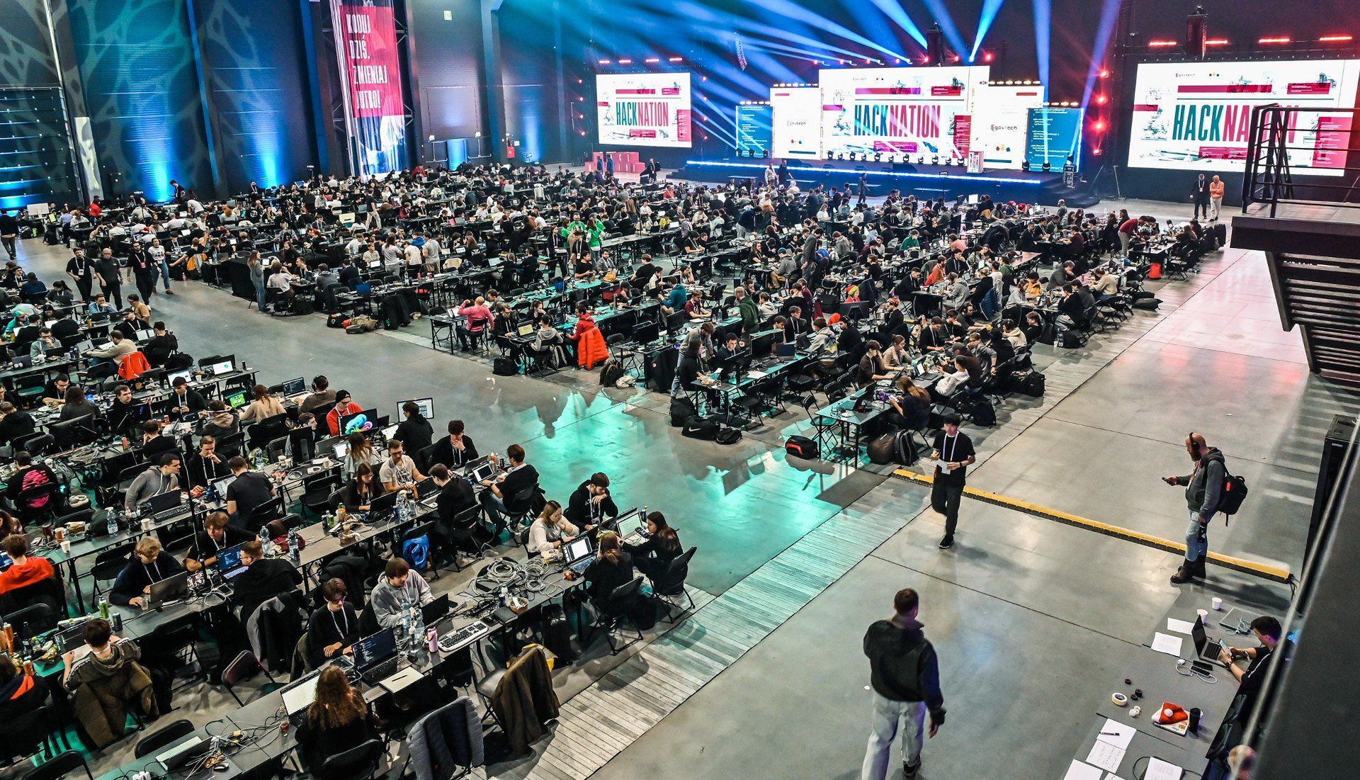 Podczas 24-godzinnego maratonu zespoły mierzyły się z wyzwaniami przygotowanymi m.in. przez ministerstwa, spółki Skarbu Państwa oraz różne służby. Wypracowane w Bydgoszczy rozwiązania mają w niedalekiej przyszłości poprawić jakość usług oferowanych obywatelom i funkcjonowanie administracji publicznej.